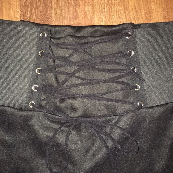 Mock-lace up high waisted leggings - Picture 2 of 3